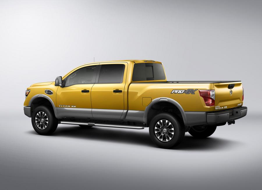  Nissan Titan XD PRO-4X Crew Cab 2015 года  (фото 10 из 39)